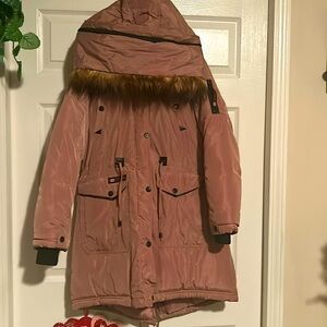 Women’s large Canada weather gear coat with a hood that detaches with fur.